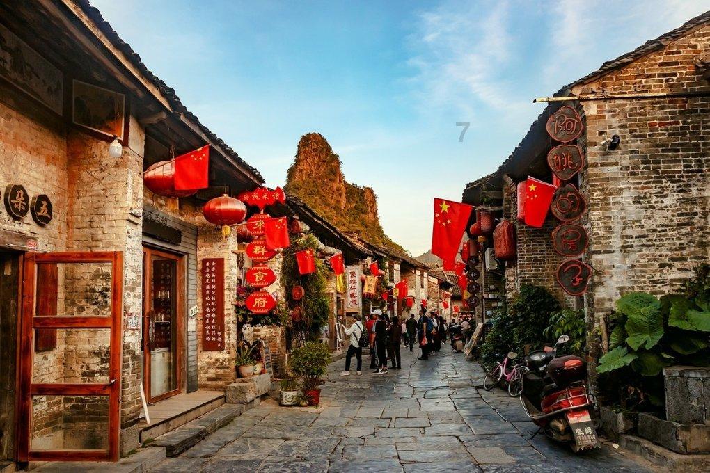 充电桩行业前景广阔：推动能源转型与环保出行发展